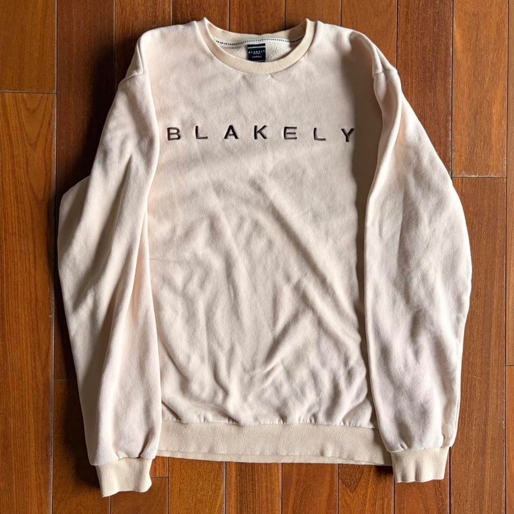 Blakely cream sweatshirt Size L #loungewear #cozy